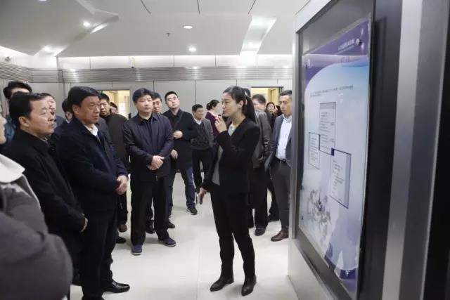  高級質量ACE經理康婧向代表們介紹ACE運營系統(tǒng)的運營模式