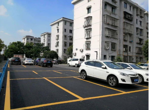 小區(qū)停車場(chǎng)計(jì)算機(jī).png